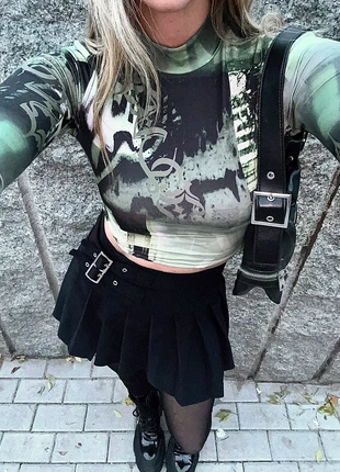 Green Mesh Graphic Long-Sleeve Crop Top – Y2K / Grunge Style, marca: Bershka, estado: Nuevo sin etiquetas, tamaño: XS / 34 / 6, 18,00 €, 19,60 € Protección al comprador incluida