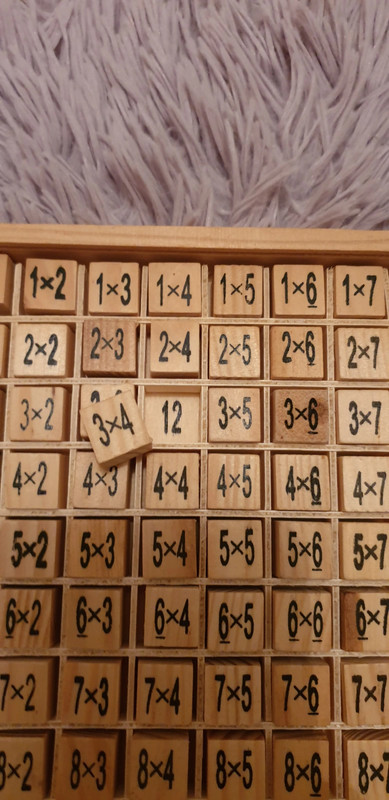 Jeu en bois pour apprendre les tables de multiplication  2