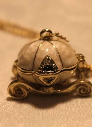 Collier Carrosse Cendrillon , état: Neuf sans étiquette, 7,50 €, 8,58 € Protection acheteurs incluse