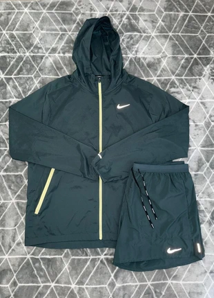 Men’s Nike Miler Windbreaker & Flex Stride Shorts Set Large Jungle Green, brand: Nike, condition: Very good, size: L, £60.00, £63.70 includes Buyer Protection