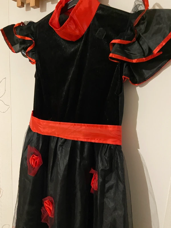 Robe noire et rouge Taille 7-8ans - photo numéro 3