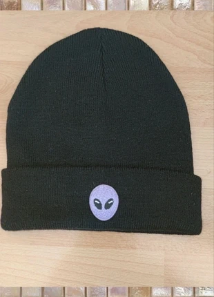 🖤🟣 Gorro de punto unisex Bershka Talla única, merk: Bershka, staat: Heel goed, maat: Universele maat, € 2,50, € 3,33 inclusief Kopersbescherming