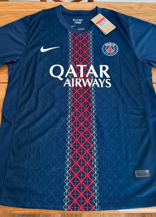 Maillot PSG 25/26 L, merk: Concept, staat: Nieuw met prijskaartje, maat: L, € 25,00, € 26,95 inclusief Kopersbescherming