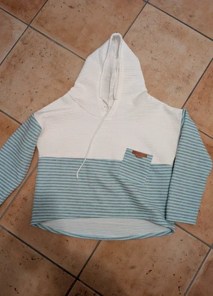 Pull femme bleu et blanc taille L, marque: Femme, état: Très bon état, taille: L / 40 / 12, 6,00 €, 7,00 € Protection acheteurs incluse