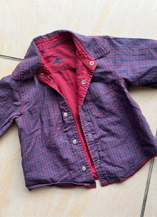 Chemise carreaux rouge et bleu, merk: Petit Bateau, staat: Heel goed, maat: 12-18 maanden / 80 cm, € 2,00, € 2,80 inclusief Kopersbescherming