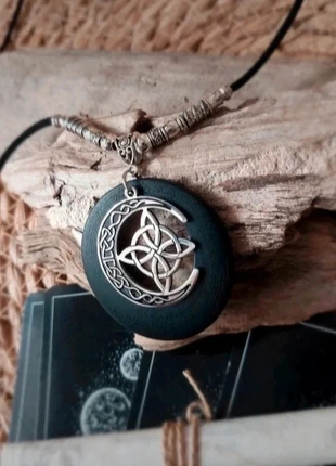 Collier mystique lune baroque &noeud de
sorcière bois noir, marca: Maison, estado: Muito bom, €8.00, €9.10 inclui Proteção do Comprador Pro