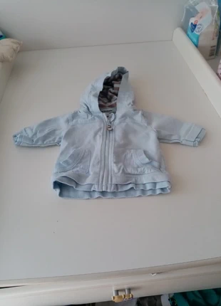 Veste à capuche 1 mois, merk: Vertbaudet, staat: Heel goed, maat: Tot 1 maand / 50 cm, € 1,00, € 1,75 inclusief Kopersbescherming