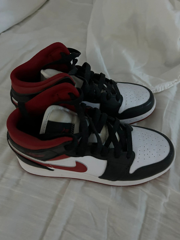 rot, schwarze jordan 4er 2