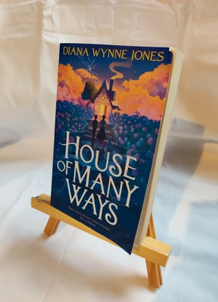 House of Many Ways by Diana Wynne Jones, état: Comme neuf, 4,00 €, 4,90 € Protection acheteurs incluse