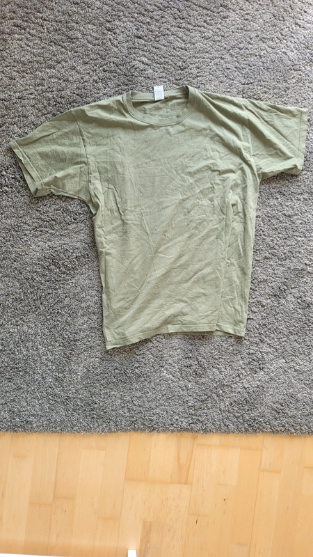 Grünes Basic T-shirt 1