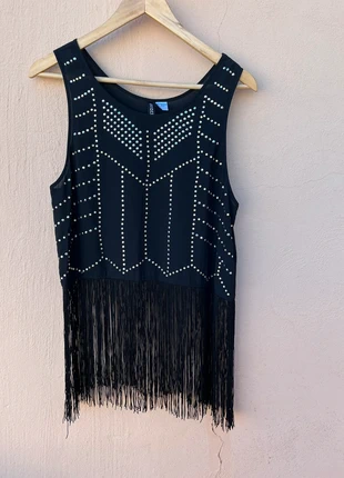 Camiseta flecos tachuelas, marca: H&M, estado: Bueno, tamaño: M / 38 / 10, 4,00 €, 4,90 € Protección al comprador incluida