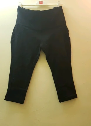 Legging court noir de grossesse taille 42/44 (J22), marke: Calin Kalin, zustand: Sehr gut, größe: XL / 42 / 14, 2,00 €, 2,80 € inklusive Vinted-Käuferschutz