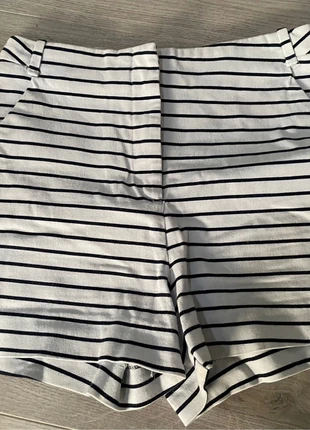 Short taille haute et ceintrée Zara rayé bleu et blanc, marque: Zara, état: Très bon état, taille: XS / 34 / 6, 5,00 €, 5,95 € Protection acheteurs incluse