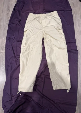 Cargo Uniqlo Beige, marque: Uniqlo, état: Neuf sans étiquette, taille: L, 25,00 €, 26,95 € Protection acheteurs incluse