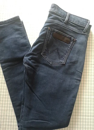 Jean slim denim bleu brut Corynn W26L32, marque: Wrangler, état: Très bon état, taille: S / 36 / 8, 5,00 €, 5,95 € Protection acheteurs incluse