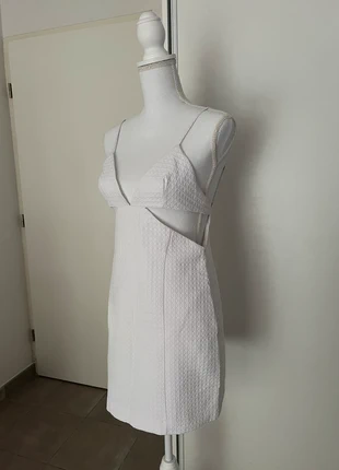 Robe blanche Zara Neuve avec étiquette Taille M, marque: Zara, état: Neuf avec étiquette, taille: M / 38 / 10, 15,00 €, 16,45 € Protection acheteurs incluse