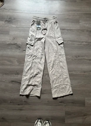 Beige Wide Leg Cargo Broek, merk: Trendy, staat: Nieuw met prijskaartje, maat: S / 36 / 8, € 24,99, € 26,94 inclusief Kopersbescherming