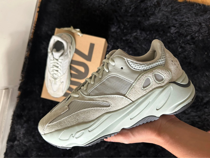 Yeezy sale 700 vinted