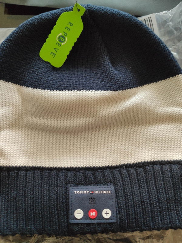 Tommy hilfiger hot sale bluetooth beanie