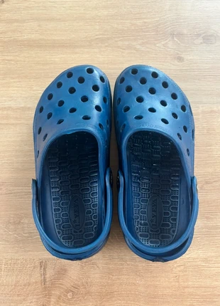 Sabots bleus style crocs, marque: Sonstiges, état: Très bon état, taille: 37, 5,00 €, 5,95 € Protection acheteurs incluse