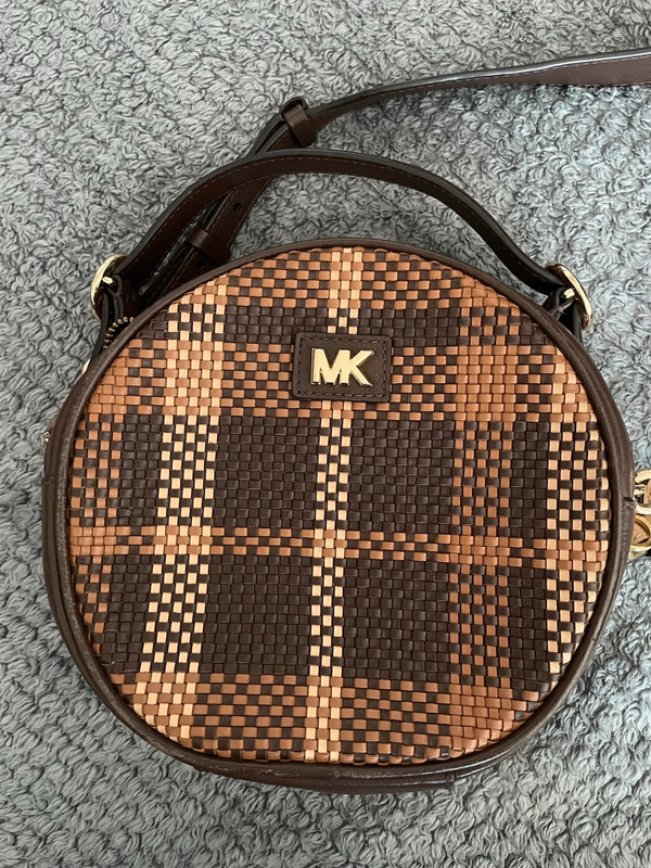 Michael kors deals round crossbody bag