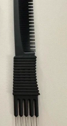 Peigne noir multifonction cheveux, staat: Nieuw met prijskaartje, € 2,00, € 2,80 inclusief Kopersbescherming