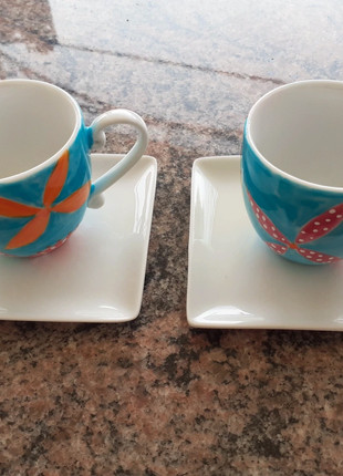 2 tasses à café avec sous tasses 