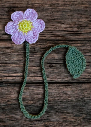 Marque Page t 3, Fleur à 6 pétales Rose poudré, nuance froide tirant sur le lilas, merk: Fait Main, staat: Nieuw zonder prijskaartje, € 3,00, € 3,85 inclusief Kopersbescherming