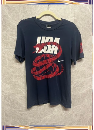 Camiseta Nike Vintage USA – Azul Marino, Estilo Retro, brand: Nike, condizioni: Ottime, taglia: S, €10.00, €11.20 include la Protezione acquisti
