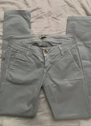 Pantaloni chino donna vita bassa / Light Blue Low-Waist Pants / Pantalon bleu clair / Pantalón mujer, merk: Vintage Dressing, staat: Heel goed, maat: S / 36 / 8, € 10,00, € 11,20 inclusief Kopersbescherming