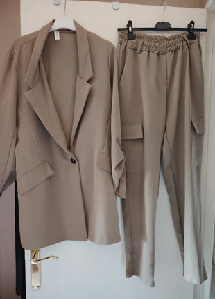 Traje nuevo con etiqueta, brand: Local, condizioni: Nuovo con cartellino, taglia: M / IT 42 / EU 38, €15.00, €16.45 include la Protezione acquisti