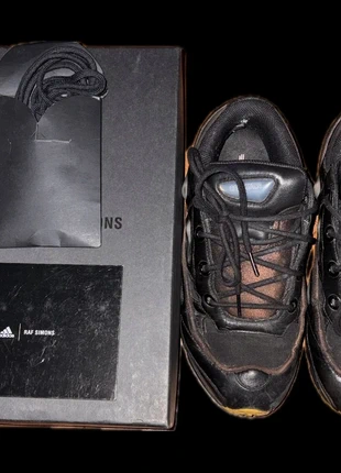 Raf Simons x adidas Ozweego III – cblack/coryel Size 42 EU / 8 UK / 8.5 US, marca: adidas x Raf Simons, estado: Muy bueno, tamaño: 42, 135,00 €, 142,45 € Protección al comprador incluida