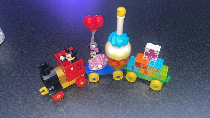 10941 - LEGO® DUPLO - Le train d'anniversaire de Mickey et Minnie