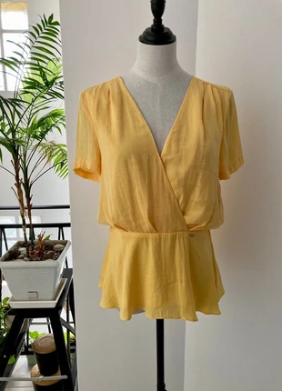 Top jaune Morgan, marke: Morgan, zustand: Neu, größe: M / 38 / 10, 13,00 €, 14,35 € inklusive Vinted-Käuferschutz