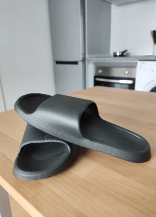 Chanclas negras tipo pala EVA – Nuevas a estrenar en bolsa, brand: Amazon, condizioni: Nuovo con cartellino, taglia: 43, €6.90, €7.95 include la Protezione acquisti