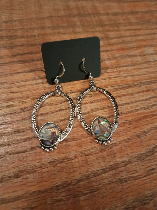 Silver oval earrings with shell inlay 2