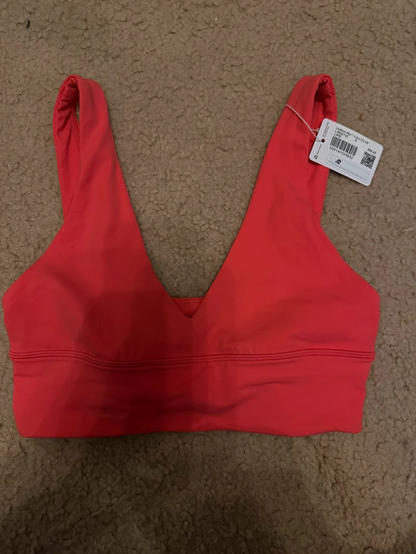 Lululemon v neck align bra lip gloss 1