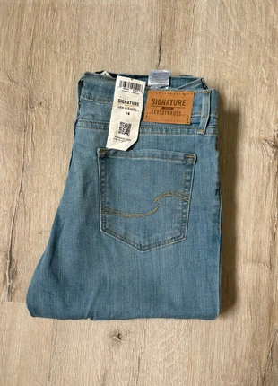 Jean Lévi’s Signature Gold Skinny W27, brand: Levi's, condition: New with tags, size: S / 36 / 8, €17.00, €18.55 includes Buyer Protection Pro