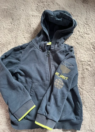 Sweat à tirette s.oliver, brand: s.Oliver, condizioni: Ottime, taglia: 5 anni / 110 cm, €5.00, €5.95 include la Protezione acquisti