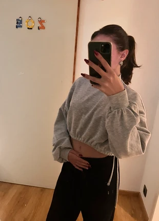 Pull court Bershka Gris, marque: Bershka, état: Neuf sans étiquette, taille: S / 36 / 8, 4,00 €, 4,90 € Protection acheteurs incluse