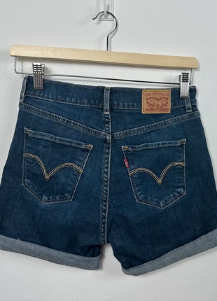 Short jean Levi’s, marque: Levi's, état: Très bon état, taille: S / 36 / 8, 12,00 €, 13,30 € Protection acheteurs incluse
