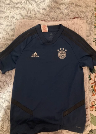 Lot de 2 maillots de foots pour enfants, brand: adidas, condition: Good, size: M, €15.00, €16.45 includes Buyer Protection