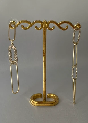 Boucles d’oreilles asymétriques dorés avec cristaux, staat: Heel goed, € 15,00, € 16,45 inclusief Kopersbescherming Pro