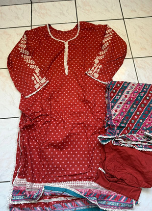 Khaadi 3 piece suit shalwar kameez, marque: Khaadi, état: Très bon état, taille: L / 40 / 12, 15,00 €, 16,45 € Protection acheteurs incluse