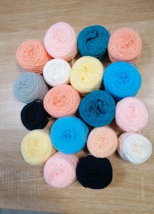 (lot no 24) 300gr de fond de pelotes, brand: LAINE, condizioni: Nuovo senza cartellino, €3.50, €4.38 include la Protezione acquisti