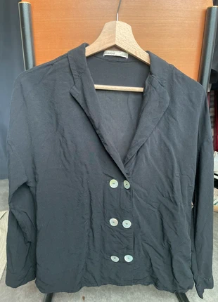 Chemise noire Pull & Bear – Boutons style blazer – Taille M, marque: Pull & Bear, état: Très bon état, taille: M / 38 / 10, 7,00 €, 8,05 € Protection acheteurs incluse