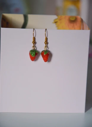 strawberry earrings, marque: Fait Main, état: Neuf avec étiquette, 8,00 €, 9,10 € Protection acheteurs incluse
