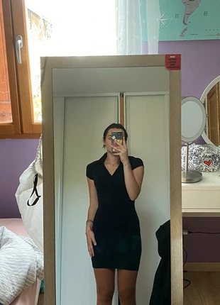 robe noir midi moulante, merk: H&M, staat: Heel goed, maat: XS / 34 / 6, € 1,00, € 1,75 inclusief Kopersbescherming