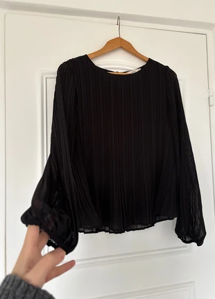 Blouse noire plissée fluides taille XS, marke: Mango, zustand: Sehr gut, größe: XS / 34 / 6, 14,00 €, 15,40 € inklusive Vinted-Käuferschutz