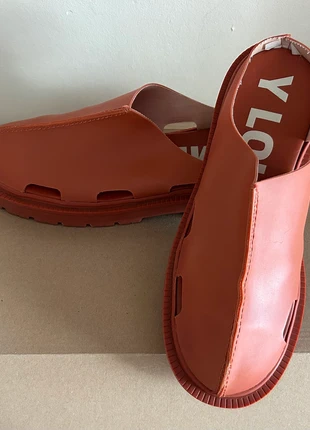 Originales zuecos de Bimba y Lola, marca: Bimba Y Lola, estado: Muy bueno, tamaño: 40, 48,00 €, 51,10 € Protección al comprador incluida